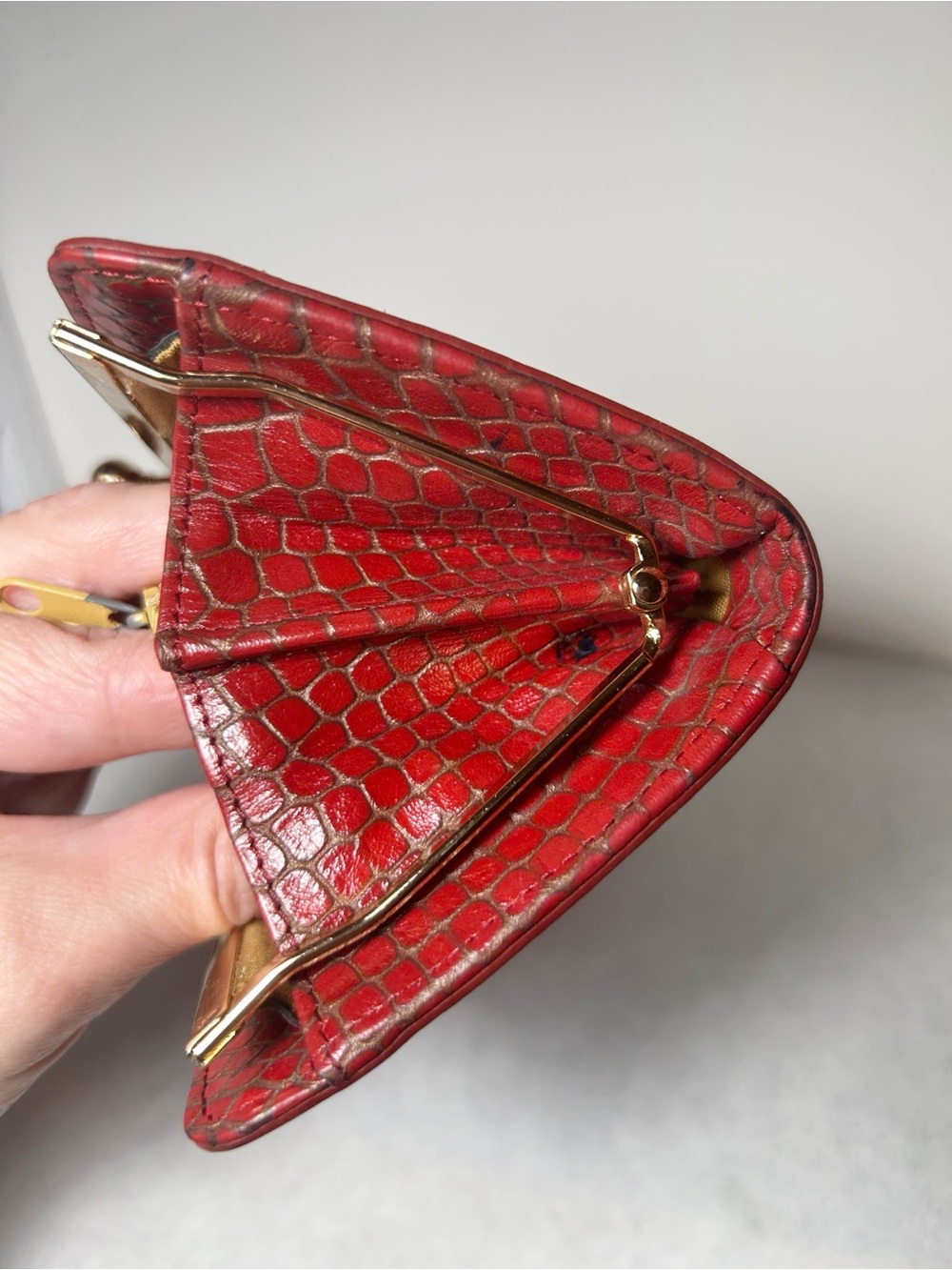 HOBO International Red Snake/Croc Embossed Gold Hinged Metal Frame Clutch VTG - Picture 9 of 10